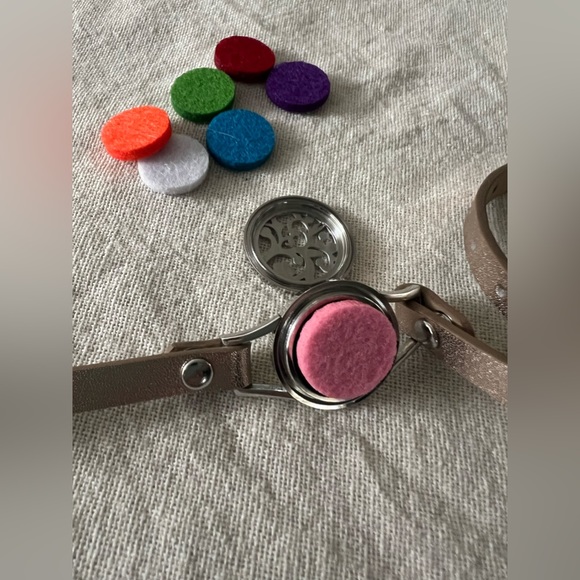 Romanda Essential Oil Bracelet. NIB - Picture 4 of 12